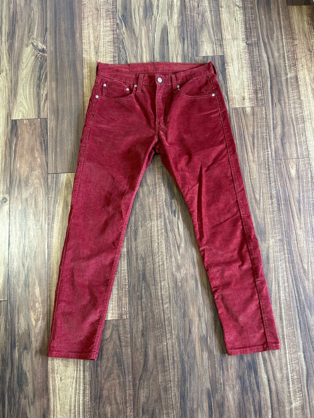 Levis Mens 31x30 Slim Taper Red Corduroy Pants *Measures 32x28 *See Pictures